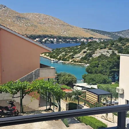 3 Brata Apartment Grebastica