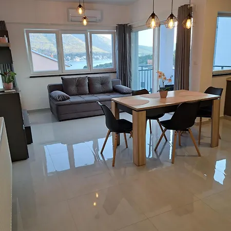 Apartment 3 Brata *